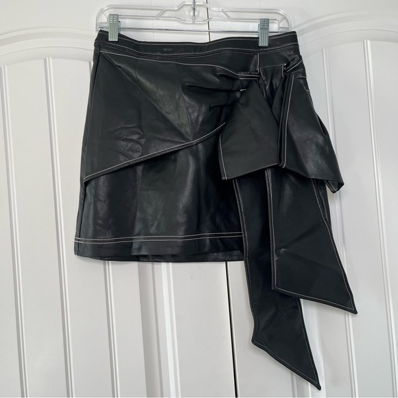 Anthropologie Pilcro Faux-Leather Bow Mini Skirt Size 6 NWT Moto Winter Grunge - Picture 3 of 10